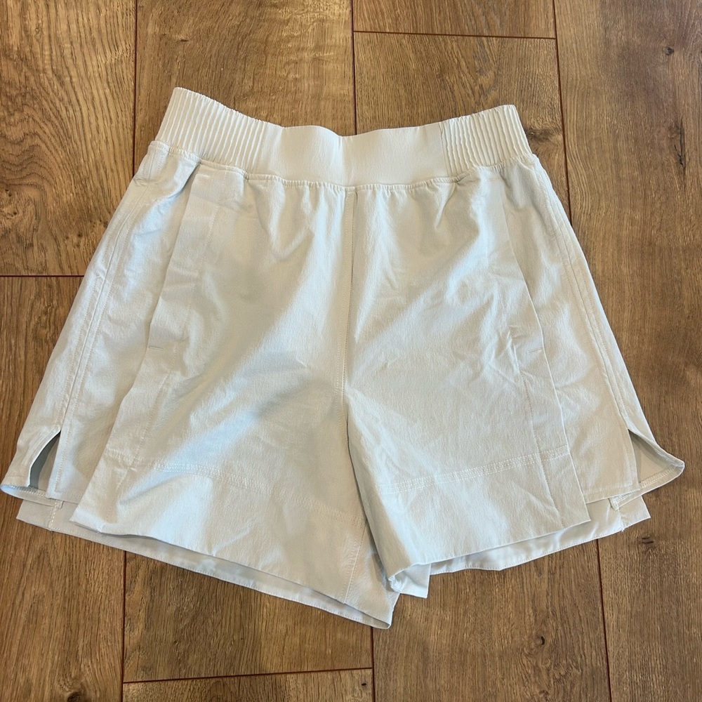 Lululemon Women’s Stretch Woven Relaxed-fit HR 4” Short in Bone